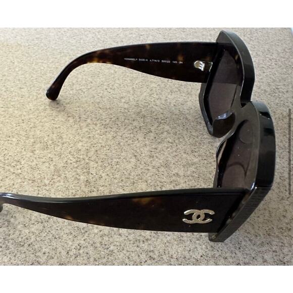 Chanel Sunglasses CH5435, Black/Gold, Brown/black Tortoise Gradient Lens - Picture 3 of 11